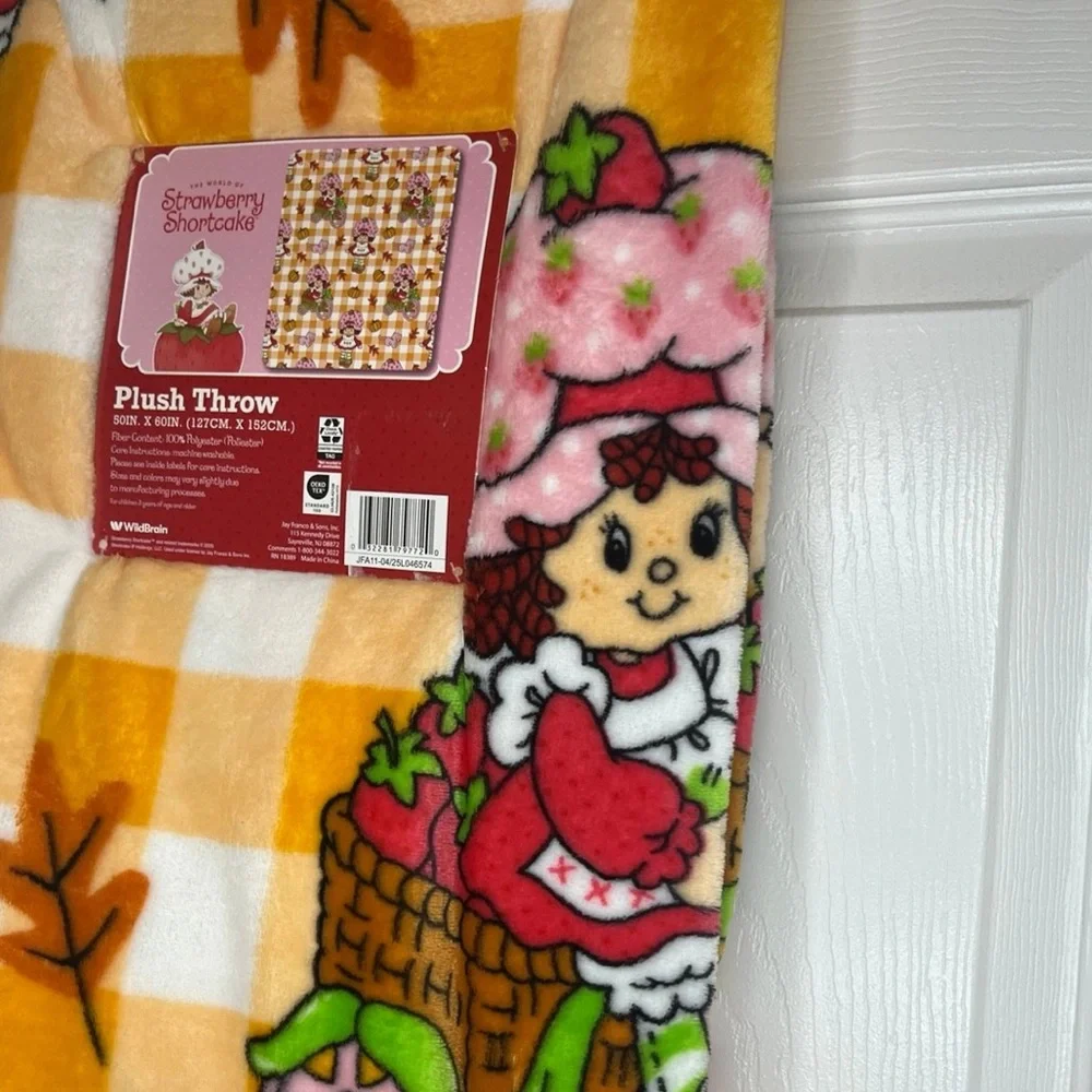 Strawberry Shortcake Plush Throw Blanket-NWT